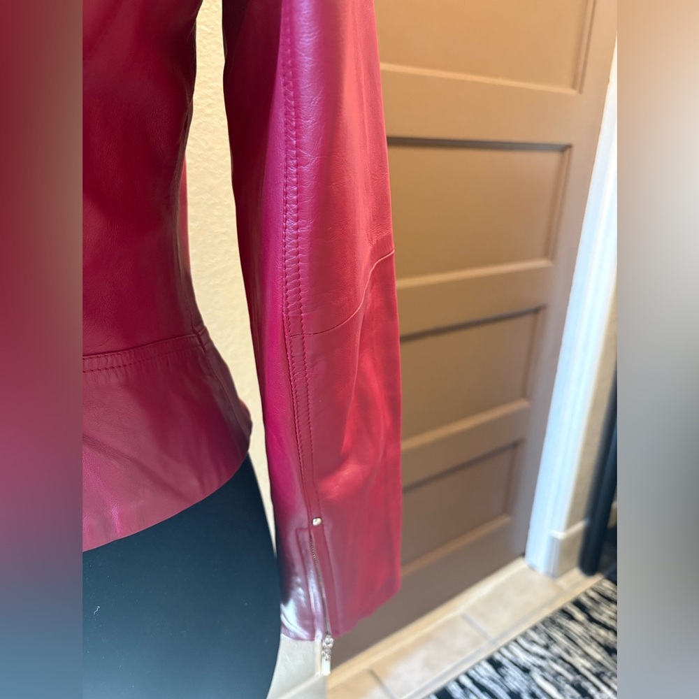 Elegant Red Leather Jacket for Women - Picture 5 of 9